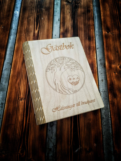 Gästbok i trä